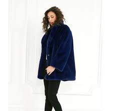 Manteau puffer 2019 long fausse fourrure grande taille capuche coton bourré femmes manteau matelassé d\'hiver & mode femme > vestes et manteaux > manteau matelassé. Des Manteaux En Fausse Fourrure Coloree Pour Passer L Hiver En Douceur Madame Figaro