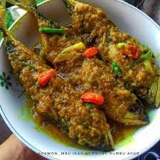 5 bawput, 7 bawmer, 3 kemiri, cabe irisan bawang putih, bawang merah. 12 Resep Olahan Ikan Kembung Praktis Untuk Para Pemula