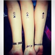 18 Sibling Tattoos You Ll Want To Share With Your Brother And Sister Sibling Tattoos Brother Tattoos Friendship Tattoos