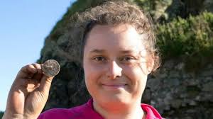 Ancient clan seal found in castle ruins