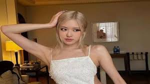 Blackpink Rose: Blackpinks vocalist Rose accused of drug abuse, K-pop  bands agency threatens legal action - The Economic Times