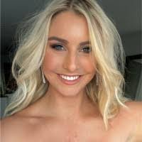 Andrea Mauer's Instagram, Twitter & Facebook