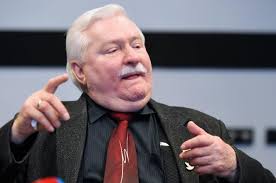 Godine nalazio se na čelu nezavisnog sindikata solidarnost koji je svojim delovanjem započeo slamanje komunizma u poljskoj. Skandaliczne Slowa Walesy To Moze Zaszkodzic Trzaskowskiemu Wybory 2020 Super Express Wiadomosci Polityka Sport