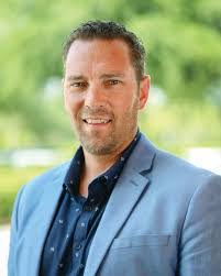 Seth Gilbert's Instagram, Twitter & Facebook