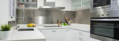 Plus besoin de percer votre crédence pour fixer, vous pourrez donc aimanter, déplacer sans difficulté tous les accessoires magnétiques trouvés dans le commerce. Comment Poser Une Credence En Inox Dans La Cuisine Cdiscount