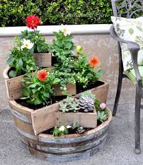 Multi Tiered Wine Barrel Planter Jardin Recup Idee Deco Jardin Idee Deco Jardin Recup