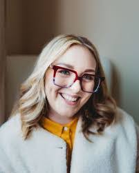 Holly Grigsby's Instagram, Twitter & Facebook