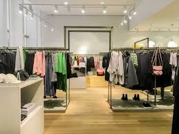 • 21 007 просмотров 1 месяц назад. H M Has A Secret Weapon In Sister Store Cos Photos Details Business Insider