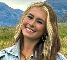 Ana Newell's Instagram, Twitter & Facebook