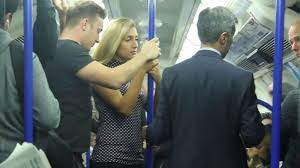 Metiendo mano en metro