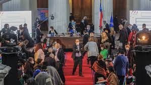 El presidente sebastián piñera felicita a elisa loncon por obtener la presidencia de la 13.17 horas: K6 L Ev Kmqu5m