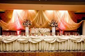 Decoracion de boda con mesa principal de vidrio! Organizar La Mesa Principal De Una Boda Bezzia