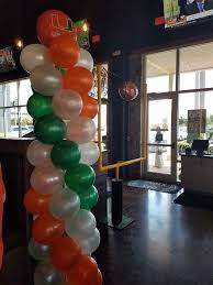 Birthday Ideas In Miami Miami Hurricanes Party Balloon Column Goalpost Balloon Columns Hurricane Party Party Balloons
