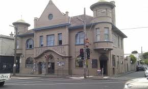 4 misafir konaklayabilen dairede 2 yatak odası ve 2 banyo odası bulunmaktadır. Hotels In Collingwood Melbourne Victoria Gday Pubs Enjoy Our Great Australian Pubs