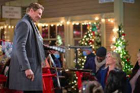 Hallmark Channel S Good Morning Christmas 2020 Stars Premiere Dates Times Where Hallmark Christmas Movies Good Morning Christmas Best Christmas Movies