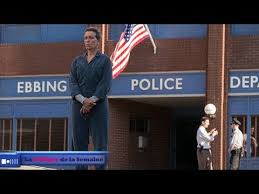 Ce récit de la vengeance d'une femme face a la police, dans une ville du missouri, suite à une enquête bâclée, est réalisé par martin mcdonagh (bons baisers de bruges, 7 psychopathes). 3 Billboards Les Panneaux De La Vengeance De Martin Mcdonagh La Critique De La Semaine Youtube