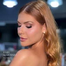 Uma make delicada, mas marcante ao mesmo tempo. Essa foi a proposta que eu  trouxe para essa make. Tons nudes rosados nos olhos, no blush e nos lábios  trazendo uma perfeita harmonia.