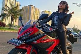 Sarah viloid viral benarkah itu dia? Wuih Youtuber Gaming Cantik Sarah Viloid Pamer Motor Sport Barunya Bikers Awas Salah Fokus Semua Halaman Gridmotor Id