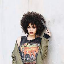 Dazzling Photos Capture The Beauty Of Afro Latinas In Puerto Rico The Huffington Post Curly Afro Hair Afro Hairstyles Afro Latina