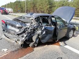 Na miejscu znajdują się służby, które udzielają pomocy poszkodowanym osobom. Wypadek Na S8 W Okolicach Miejscowosci Gaj Pow Wyszkowski 20 04 2021 Zdjecia Tygodnik Ostrolecki