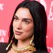 M.A.C.'s Holiday Collection Is Inspired by the Ultimate '90s Diva