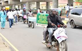 The protesters blocked soka junction road, with hundreds of motorists caught in the traffic. Protest Rocks Ekiti As Anti Secessionists Tackle Igboho Kanu