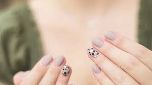 Uñas sencillas y bonitas 2020. Los Colores De Esmalte De Unas Mas Adecuados Para Dedos Cortos