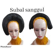 Dengan bentuk paes yang lancip mirip dengan paes yogya putri, paes ageng yogya tampak elegan dengan hiasan emas prada ditepi paesnya. Harga Sanggul Terbaik April 2021 Shopee Indonesia