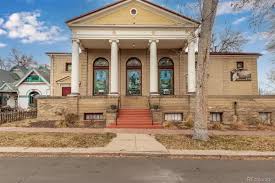 Homes for Sale Between $776657-$1553314