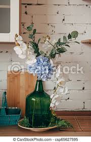 Sus hojas son muy bonitas y sus flores tienen un color anaranjado. Kitchen Interior Flowers In A Green Bottle On A Table Cozy Home Interior Kitchen Interior Flowers In A Green Bottle On A Canstock