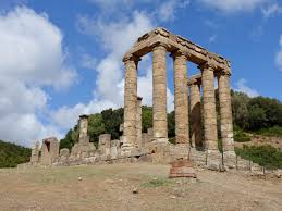 Pas nadat de oude haven werd opgegraven, was duidelijk dat deze tempel voor de havengod gebouwd was. Tempel Von Antas Wikipedia