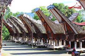 Tumpahan minyak dan serpihan kapal telah ditemukan, menjadi bukti autentik menuju fase. The Traditional Village Of Nanggala In The North Of Toraja Indonesia Toraja Houses Called Tongkonan Are Shaped Like Places To Go Around The Worlds Tourist