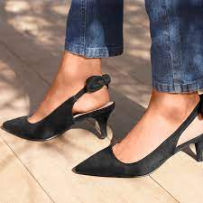 On confectionne vos chaussures seulement pour vous, merci de choisir la taille selon notre. Escarpins A Bride Arriere Avec Noeud Noir Blancheporte