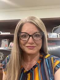 Combating gray hair with makeup and jewelry