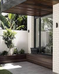 Hal ini mungkin dikarenakan oleh keberadaan kolom akan semakin mempersempit tampilan rumah dari depan. 10 Inspirasi Desain Teras Rumah Minimalis Yang Teduh