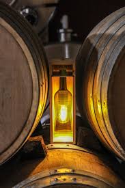 Que vous envoyiez une ou plusieurs bouteilles, il est nécessaire de soigner en effet, la livraison de bouteilles de vin est très réglementée, d'autant plus en dehors de l'ue. Les Lampes Septembres Offrent Une Deuxieme Vie Aux Bouteilles De Vin