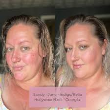 Go to lovealwayslaura.com for the all in one makeup compact details! 😍🎄  Clearly I got distracted by the dog staring at me and put