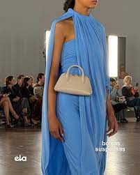 PARIS FASHION WEEK Advinha quem assistiu ao desfile da Coperni na primeira fila? @maluborgesm foi uma das únicas brasileiras convidadas para o fashion show de Arnaud Vaillant e Sébastien Meyer e divide