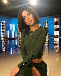 Aber du kannst dir eine wirkungsvolle maske zu hause selber basteln. Lena Meyer Landrut Hiarstylesforschoolbrunettes Landrut Lena Meyer Balayage Hair Dark Lena Medium Hair Styles