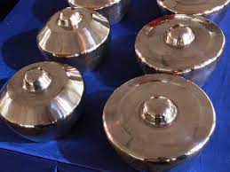 Pada bagian sudut atas ada sebuah lubang yang dimana bisa dipasang seutas tali untuk pegangan. Melihat Rumitnya Proses Pembuatan Gamelan Indonesia Kaya