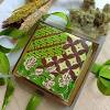 Hidangan kue bolu pisang adalah sajian yang enak. 3