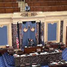 También con este fin ha procurado que las sucesivas transformaciones del edificio y de todo el complejo no minen la majestuosidad y el aspecto original del edificio del congreso. Las Increibles Imagenes Del Descontrol En El Capitolio De Los Estados Unidos