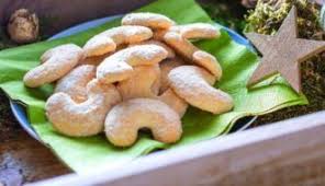 Klassische Vanillekipferl Mit Mandeln Oma Kocht Rezept In 2020 Lebensmittel Essen Vanillekipferl Rezept Lebkuchen Platzchen