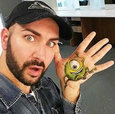 Maquiador usa a palma da mão para criar incríveis ilusões 3D