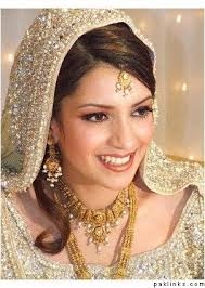 Side swept hairstyles have been around for a while and only seem to be getting hotter! Tikka With A Side Part Kids Hairstyles For Wedding Hair Styles Tikka Hairstyle