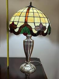 Lampada Tiffany in argento, legno di radica e vetro da cattedrale, Italia, 1989 in vendita su Pamono