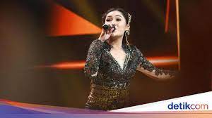 10 Lagu Nella Kharisma Yang Populer Beserta Liriknya