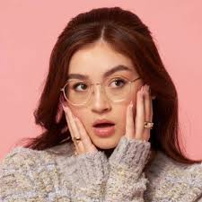 Canadian actress Anna Cathcart. #annacathcart #legs #hats #glasses  #longlegs #pinup #beauty #glam #glamour #actress #celebrity #hat #beret  #headwear #eyewear #leg #actor #acting #tv #television #tele #tvseries  #cable #streaming #reruns #celebrity ...