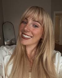 Stella Barry's Instagram, Twitter & Facebook