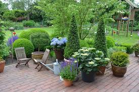 In wenigen schritten stellst du auf deinem balkon ein paradiesisches ambiente her. Dauerbepflanzung Auf Dem Balkon Gartenzauber